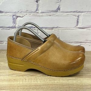 Dansko Professional Honey Distressed Tan Brown Leather Clogs 40